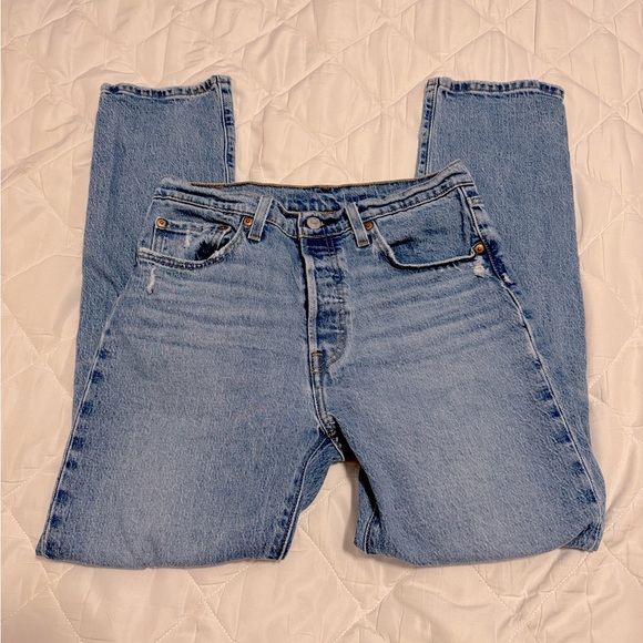 Like-New Levi’s Women’s 501 Jeans Summer 2021 Size 28W/30L - Picture 2 of 10